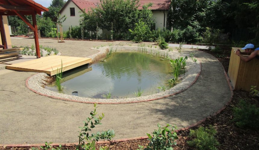 Louňovice - realizace zahrady s  biotopem